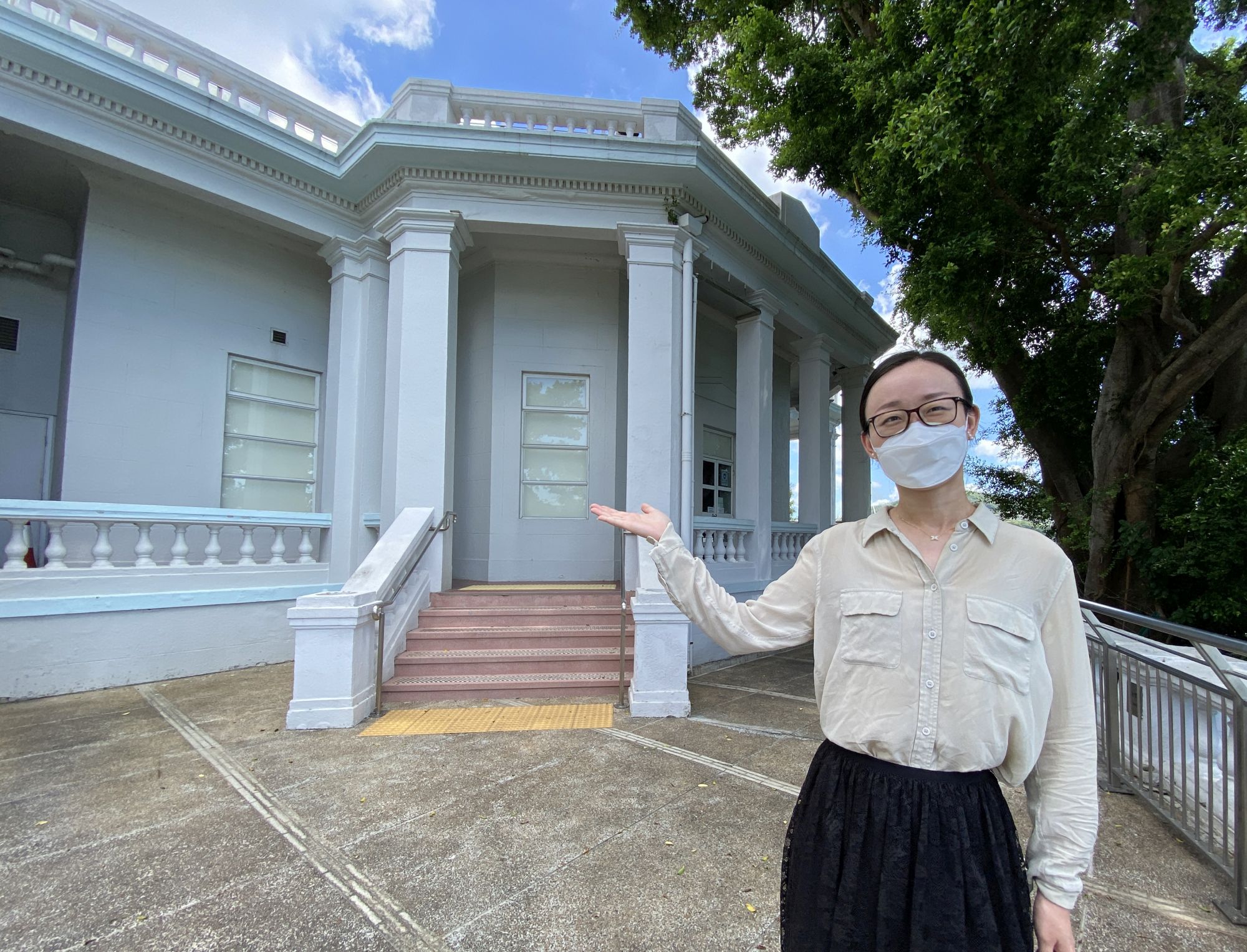 Ms ZHANG Xu, Suki, Engineer of the CEDD, remarks that there are quite a few attractions along the cycle track between Tsuen Wan Bayview Garden and So Kwun Wat, including the Homi Villa, a Grade III historic building.