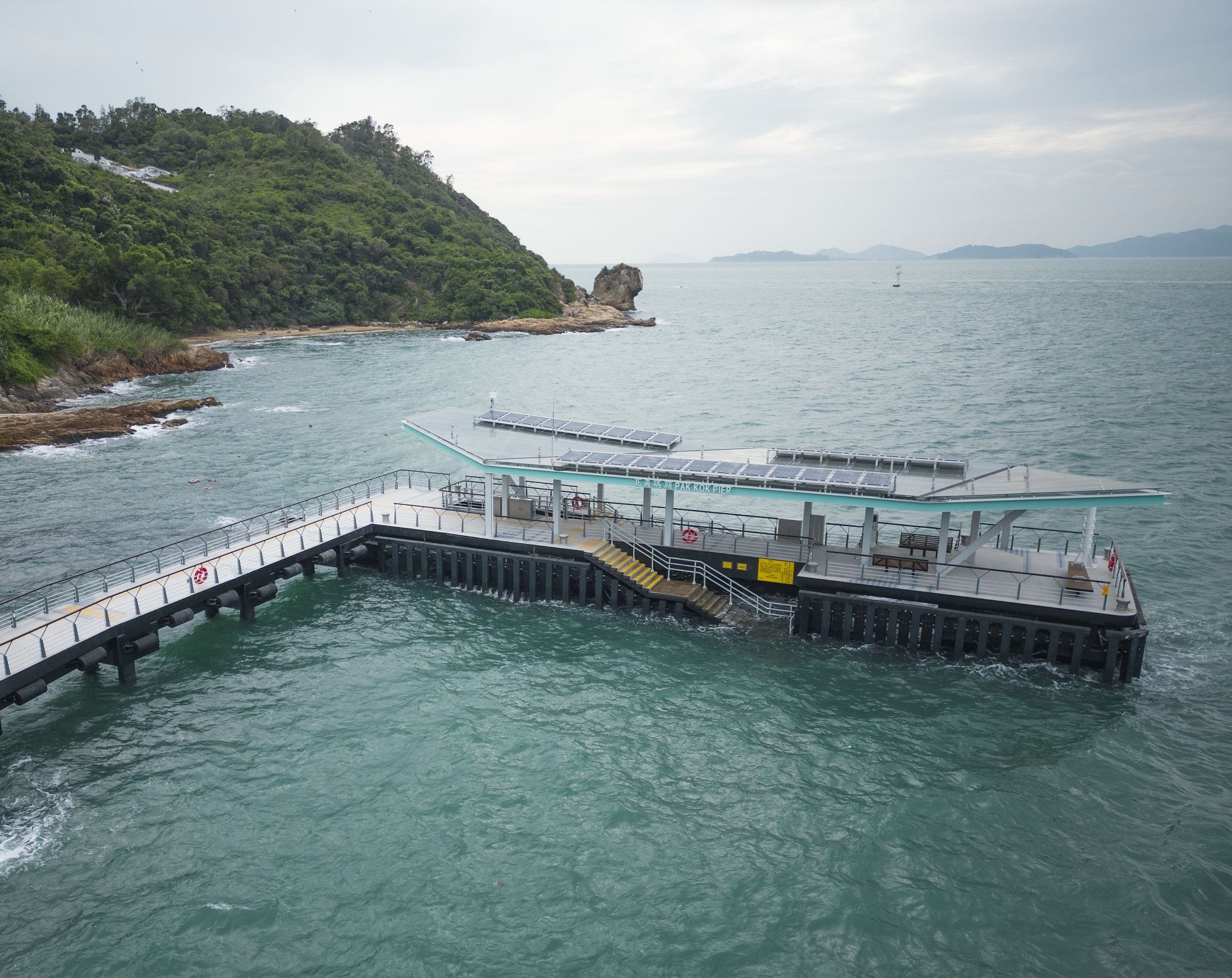 The new Pak Kok Pier on Lamma Island – the first improvement project under the Pier Improvement Programme (PIP) implemented by the Government – will be open tomorrow (14 November).