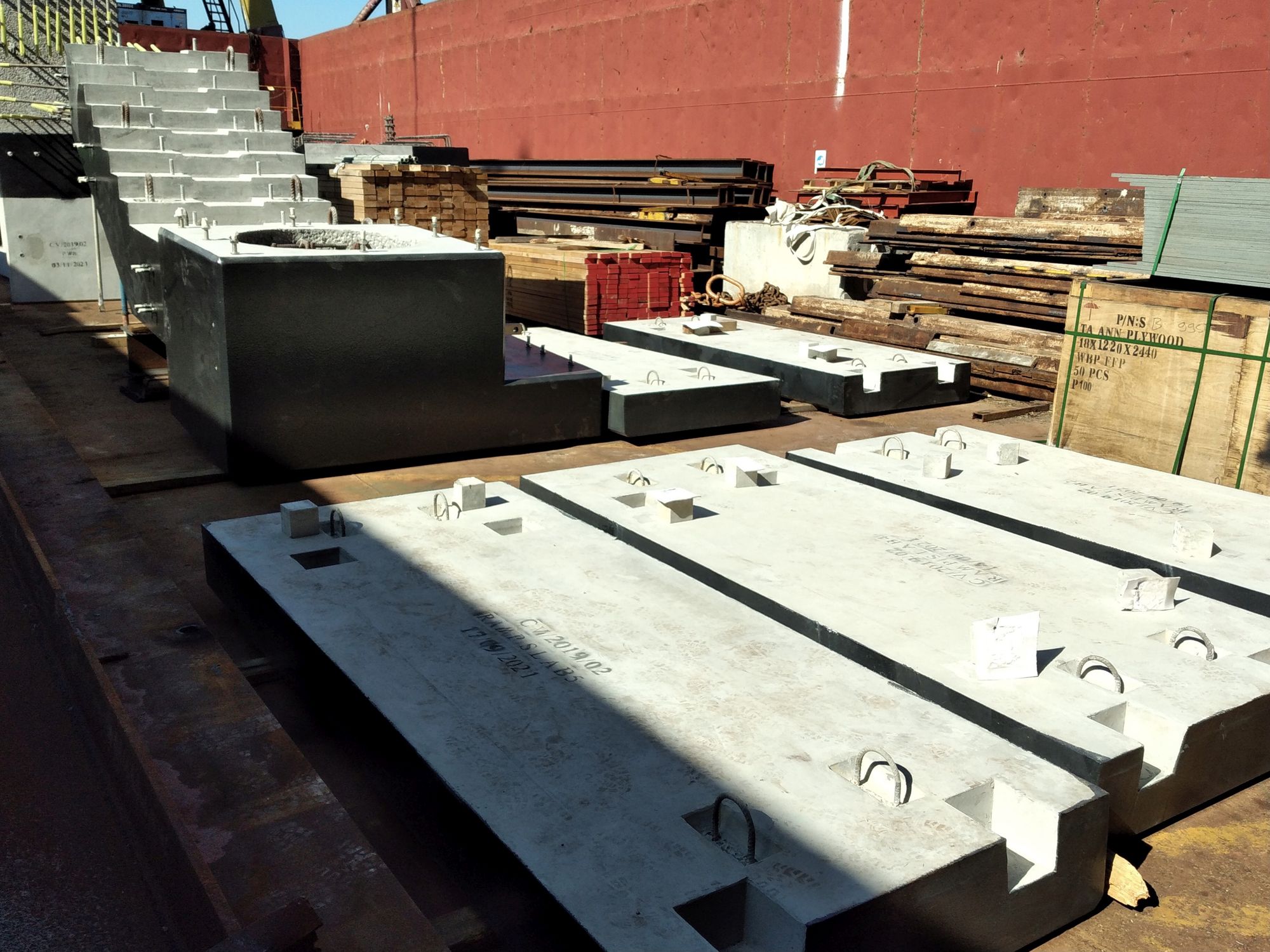 Precast concrete units are more extensively used for the new Pak Kok Pier project to reduce the impact of tides on works progress, enhance the safety of workers and ensure the quality of works.