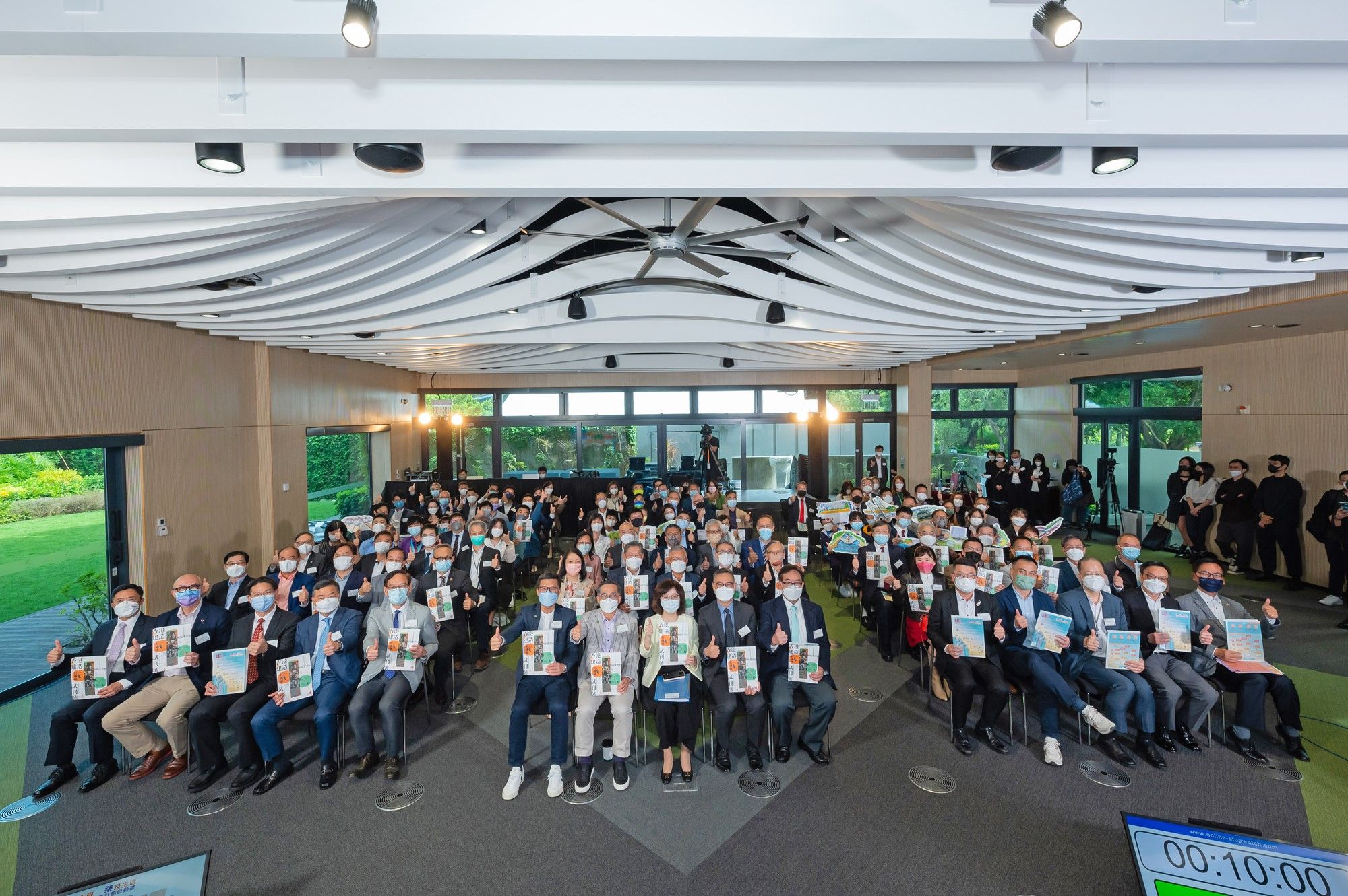 To attract more people to join the construction industry, with the support of the Development Bureau (DEVB), the CIC has launched a large-scale promotion campaign for the industry with more than 20 professional institutions, trade associations, workers’ unions and training institutions.