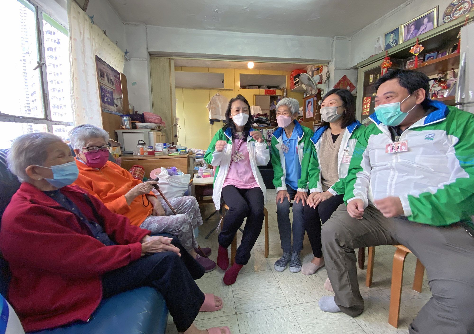 Ms LAW Po-yee, Annie, Chief Engineer of the CEDD (third from the left), says that talking to the elderly face-to-face not only makes them happy, but also enables the volunteers to learn a lot of new things from the elderly.