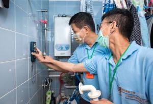 The volunteer team of the Architectural Services Department recently helped repair the flats of the elderly living alone in Shau Kei Wan.