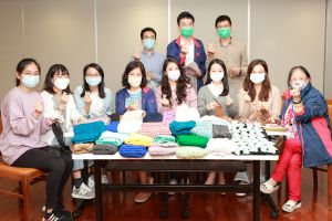 The EMSD volunteer team has lately collaborated with Yan Oi Tong to launch a campaign to knit scarves for those in need, with enthusiastic response from colleagues.