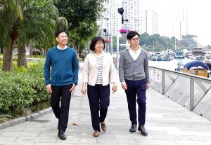 Head of Invigorating Island South Office (IISO) Ms Brenda AU (centre), Senior Town Planner (IIS) Mr William WONG (right), and Senior Engineer (IIS) Mr Ricky TANG (left), introduce the IIS initiative.