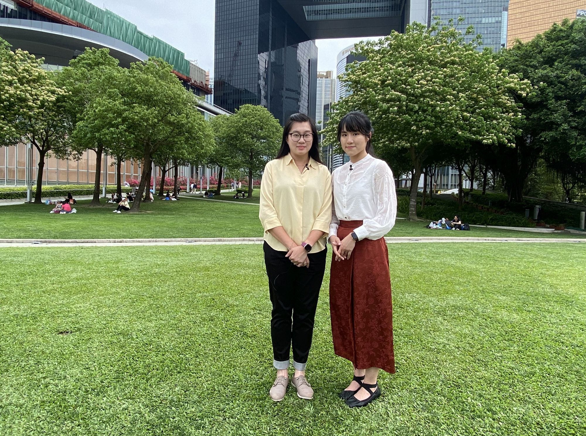 Landscape Architect (Greening and Landscape) of the Greening, Landscape and Tree Management Section (GLTMS) of the Development Bureau (DEVB), Miss Vanessa SIY (right) and Tree Management Officer of the GLTMS of the DEVB, Ms LEUNG Tsz-yan, Flora (left), share with us the improvement measures on planting and maintenance of roadside trees.