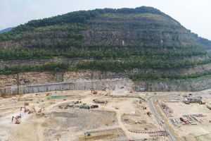 Caverns will be constructed inside the mountain body at Anderson Road Quarry Development site to relocate the existing Public Works Central Laboratory in Kowloon Bay and build a new Government Records Service’s archives centre.