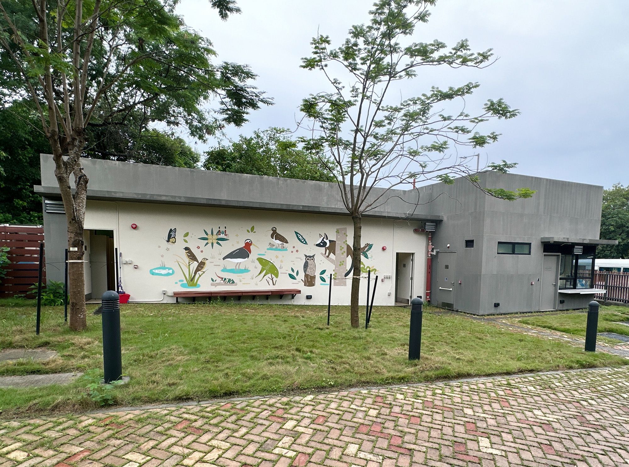 CHO liaised with the Fire Services Department to provide suggestions on the design of fire services installations and the supply tank for fire hydrant to the design team for consideration.  In the end, the fire services installations are accommodated inside the newly built annex block and the supply tank is built underground in order to minimise the visual impact on the historic building.