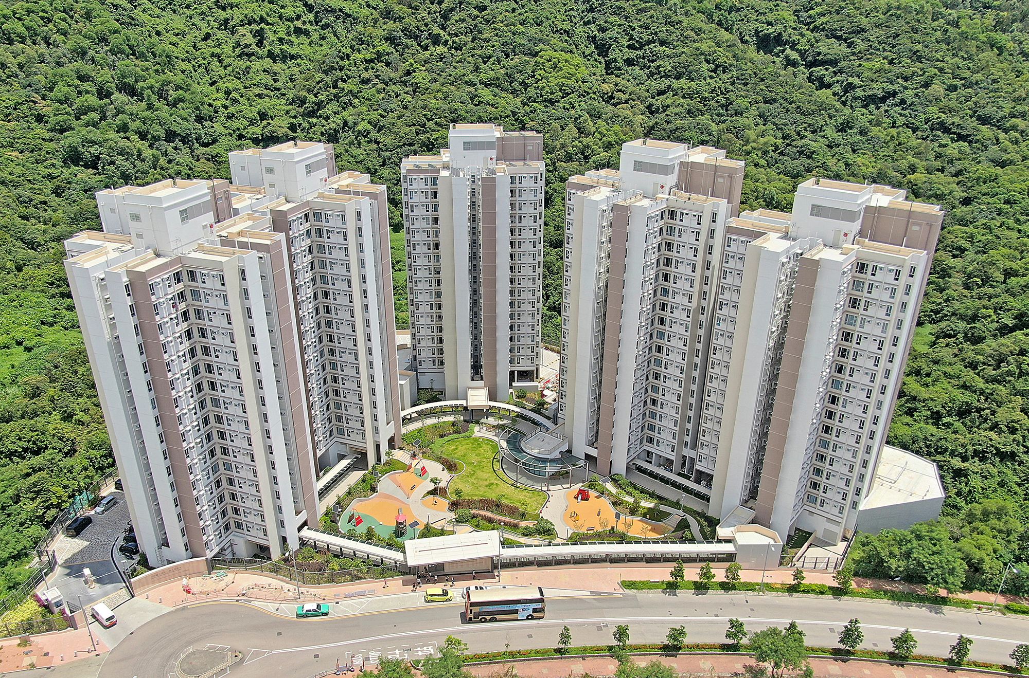 The Disciplined Services Quarters for the Fire Services Department at Pak Shing Kok has adopted MiC and, thereby reducing half of the construction waste and about 60 to 70 percent of electricity and water consumption of the site.