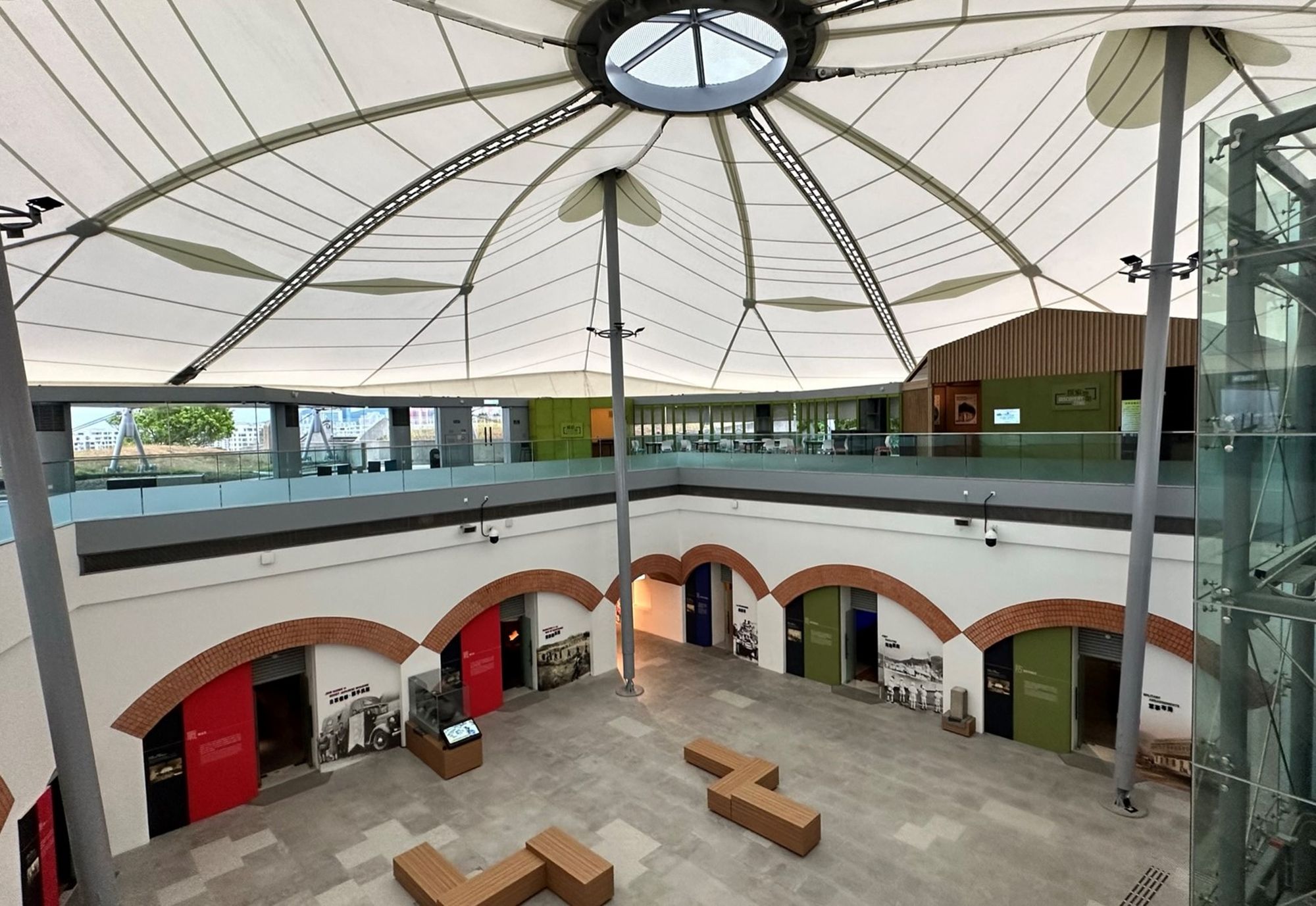 The team strengthened the stability of the canopy in the HKMCD through innovative means and improvement of the design details.