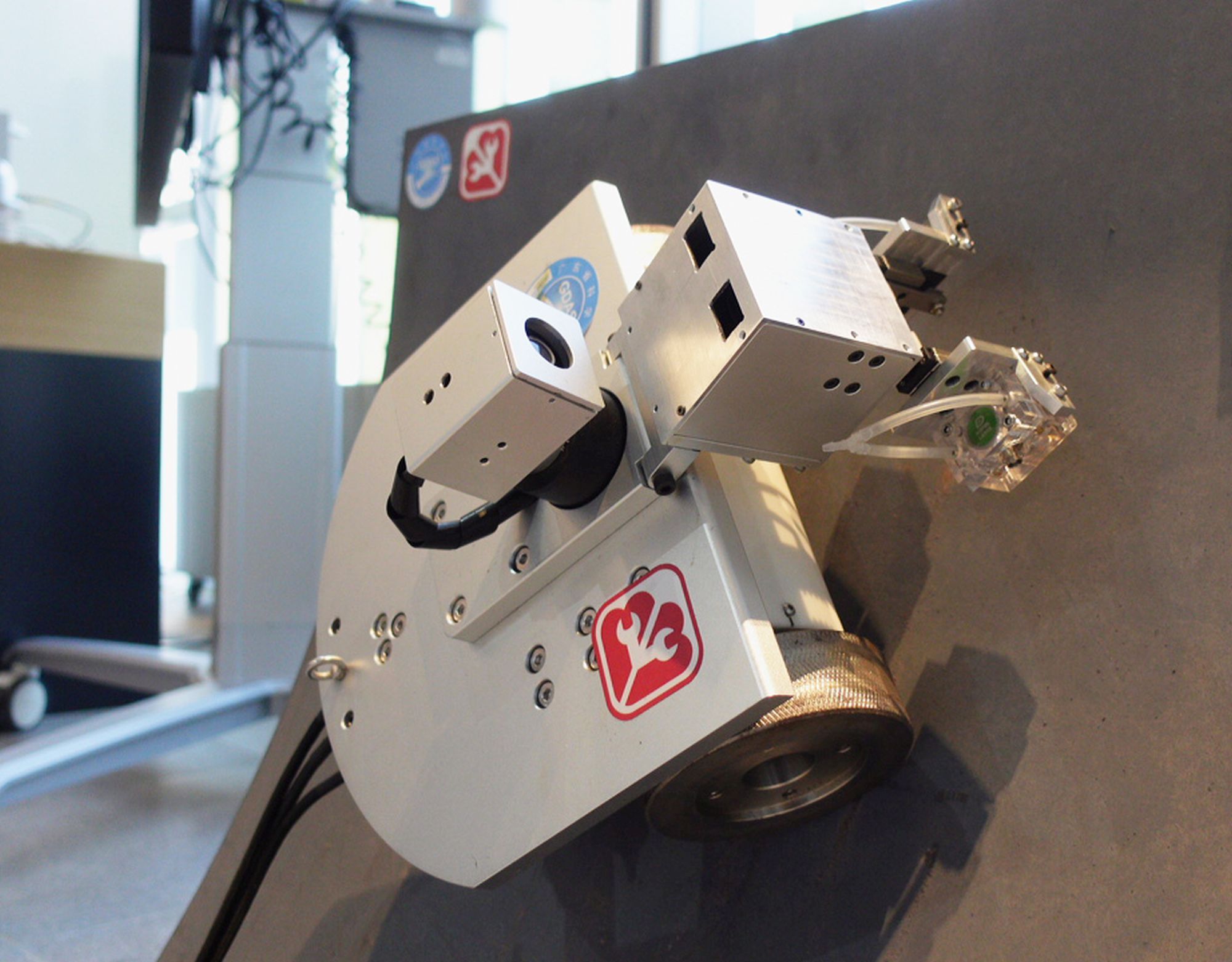 The intelligent Tanker Robot can measure the thickness of the tanker wall and inspect the integrity of the welding joints. It helps shorten the time of tanker inspection and can improve the occupational safety performance of the industry.