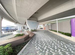 The project team of the DSD has set back the KTPTW behind the walls as shown in the right picture to 15 metres to release space for the cross-river walkways of the Tsui Ping Seaside.