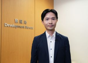 Assistant Secretary (Building) of the DEVB, Mr CHEUNG Hin-man, German, says that in response to several incidents involving fallen concrete or rendering from external walls of buildings, the Development Bureau (DEVB) and the Buildings Department (BD) have announced earlier a series of measures to step up enforcement and provide support for owners or owners’ corporations (OCs) of buildings.