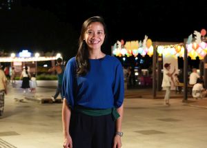 海濱事務專員李愷崙表示，發展局聯同多個機構在灣仔、堅尼地城卑路乍灣和觀塘三個海濱場地舉辦一連串「香港夜繽紛」活動，與市民一起在維港璀璨的景色下，感受海濱晚上的活力和魅力。