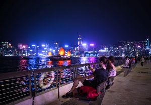 維多利亞港是香港獨有的品牌，晚上的維港更是世界公認的三大夜景之一。