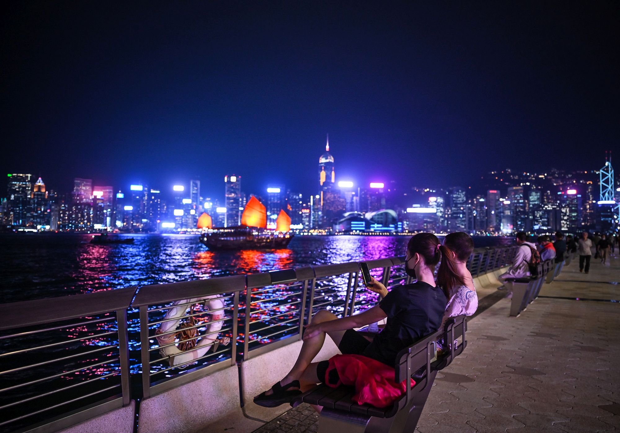 Victoria Harbour is a unique brand of Hong Kong, with its night view recognised as one of the best three night views in the world. 