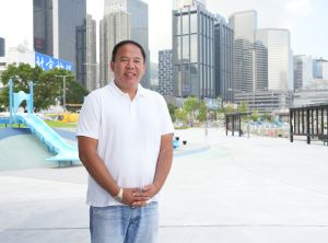 在灣仔海濱負責統籌｢海濱藝遊坊｣的香港傷健共融網絡代表麥仲威表示，活動希望為市民及旅客提供集香港文化、藝術、音樂及科技的嘉年華。          