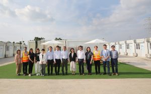 Secretary for Development (SDEV), Ms LINN Hon-ho, Bernadette (sixth right) and Permanent Secretary for Development (Works), Mr LAU Chun-kit, Ricky (seventh right) recently visited the quarters for imported construction workers in Tam Mi, Yuen Long for a briefing by Executive Director of the Construction Industry Council (CIC), Mr CHENG Ting-ning, Albert (fifth right) on the latest progress of the preparation work. 
