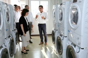 SDEV, Ms Bernadette LINN and Permanent Secretary for Development (Works), Mr Ricky LAU recently visited Tam Mi in Yuen Long to look at the quarters’ facilities and amenities.