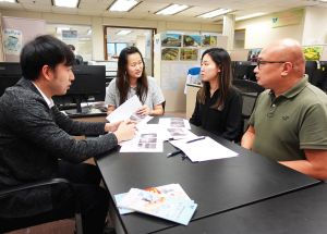 除了鼓勵舉報濫收水費的非法行為，水務署同事亦會跟進懷疑個案及作出檢控。