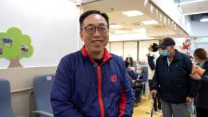 机电工程署空气调节督察（市政工程）陈文参与机电工程署义工队20多年，他表示，受助者的笑容是他坚持多年的动力。