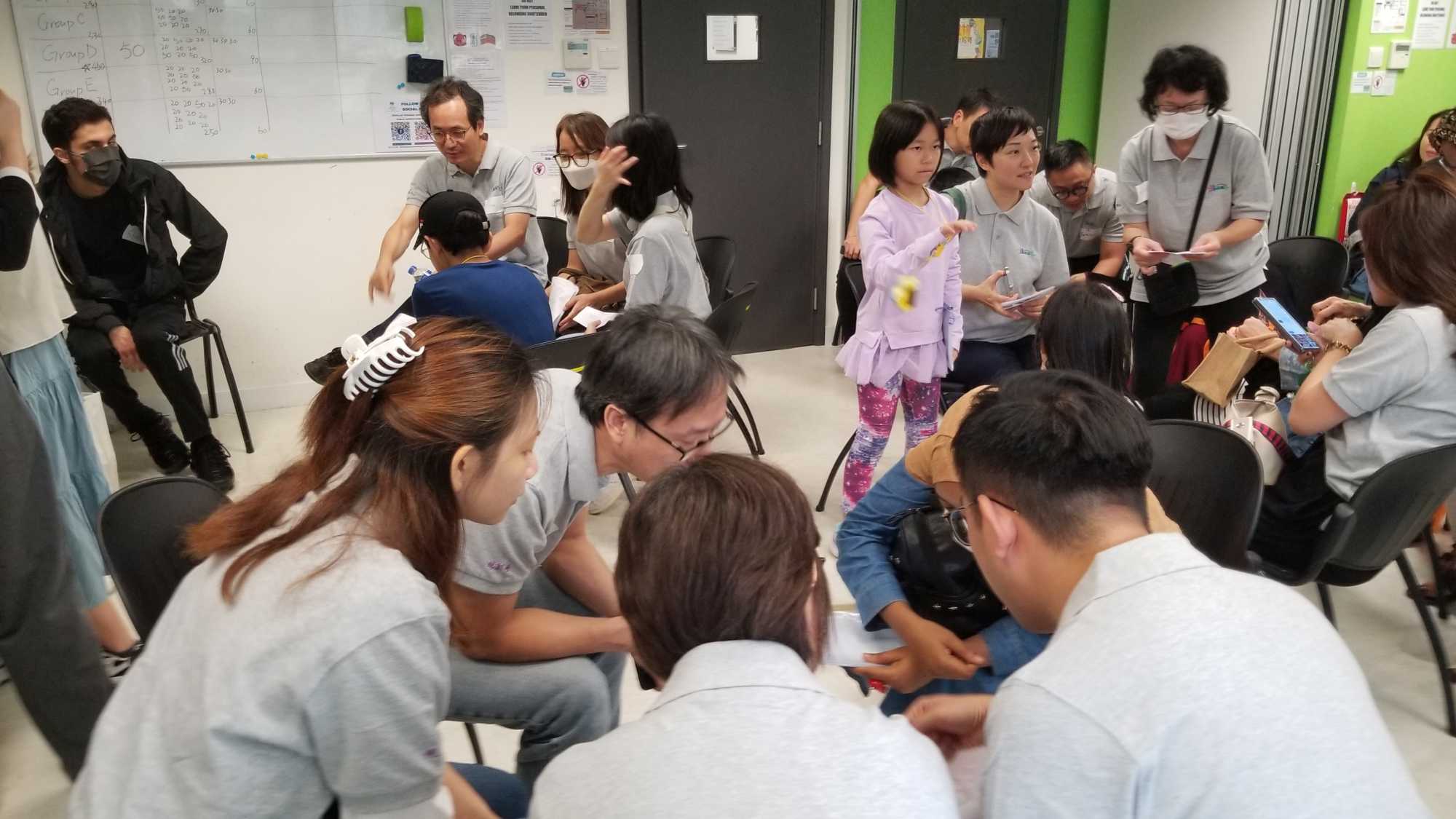 規劃署署長鍾文傑早前與規劃署同事參與服務少數族裔的義工活動，助他們融入社區。