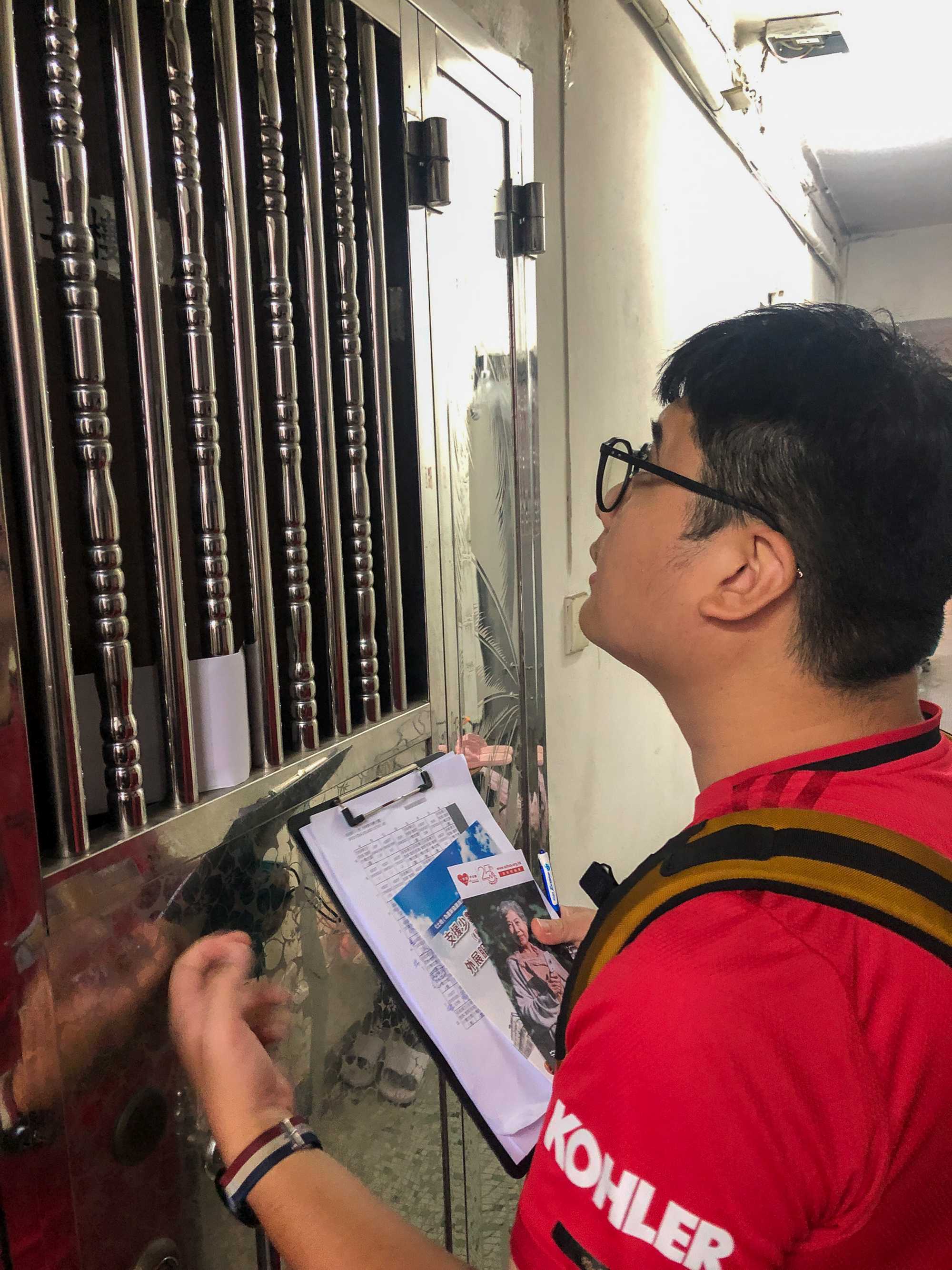 The Government has been commissioning a non-government organisation (Senior Citizen Home Safety Association) for more than 10 years to provide outreach support services for minority owners of old buildings affected by compulsory sale.  (Photo source: Senior Citizen Home Safety Association)