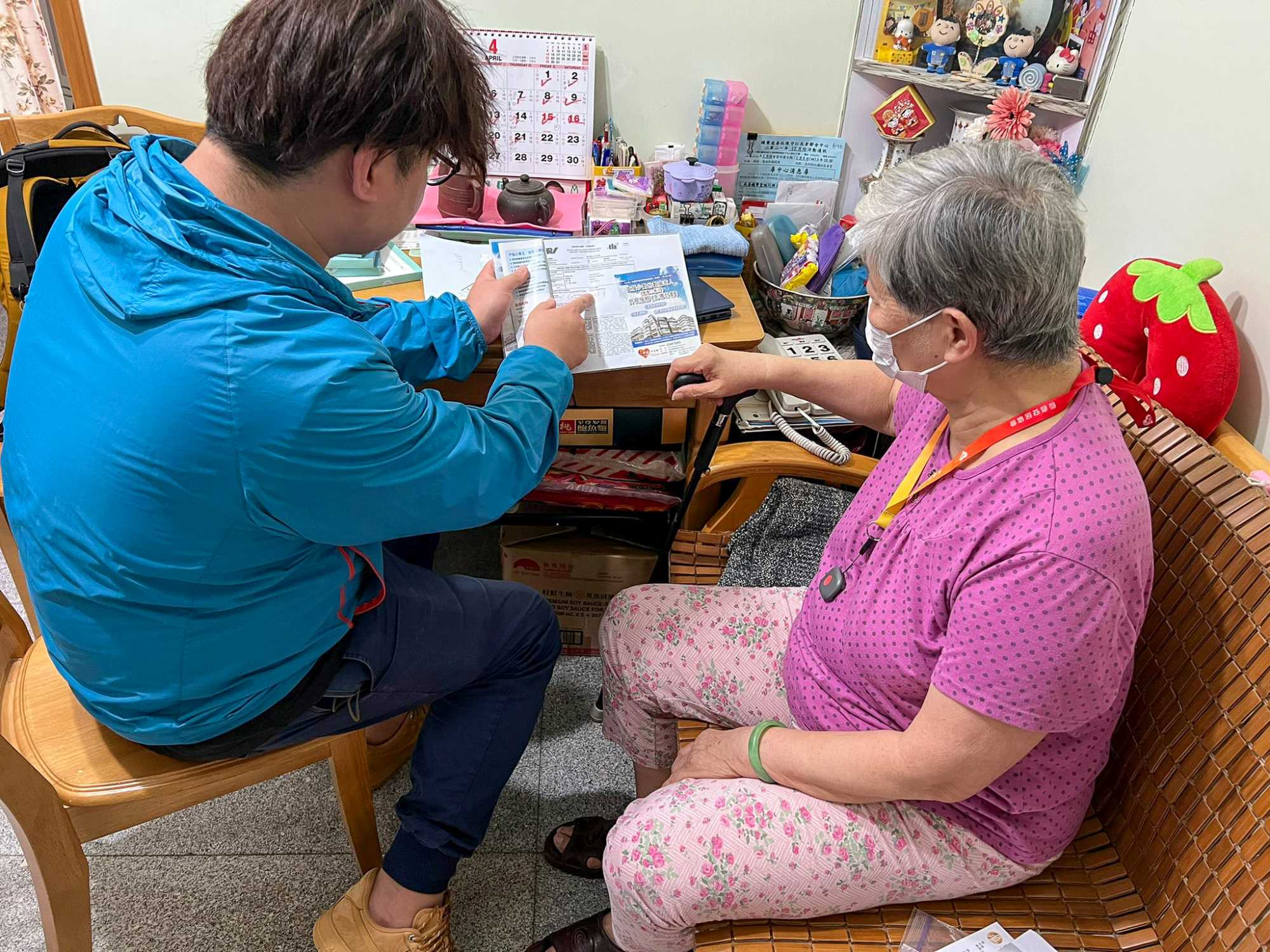 The Government has been commissioning a non-government organisation (Senior Citizen Home Safety Association) for more than 10 years to provide outreach support services for minority owners of old buildings affected by compulsory sale.  (Photo source: Senior Citizen Home Safety Association)