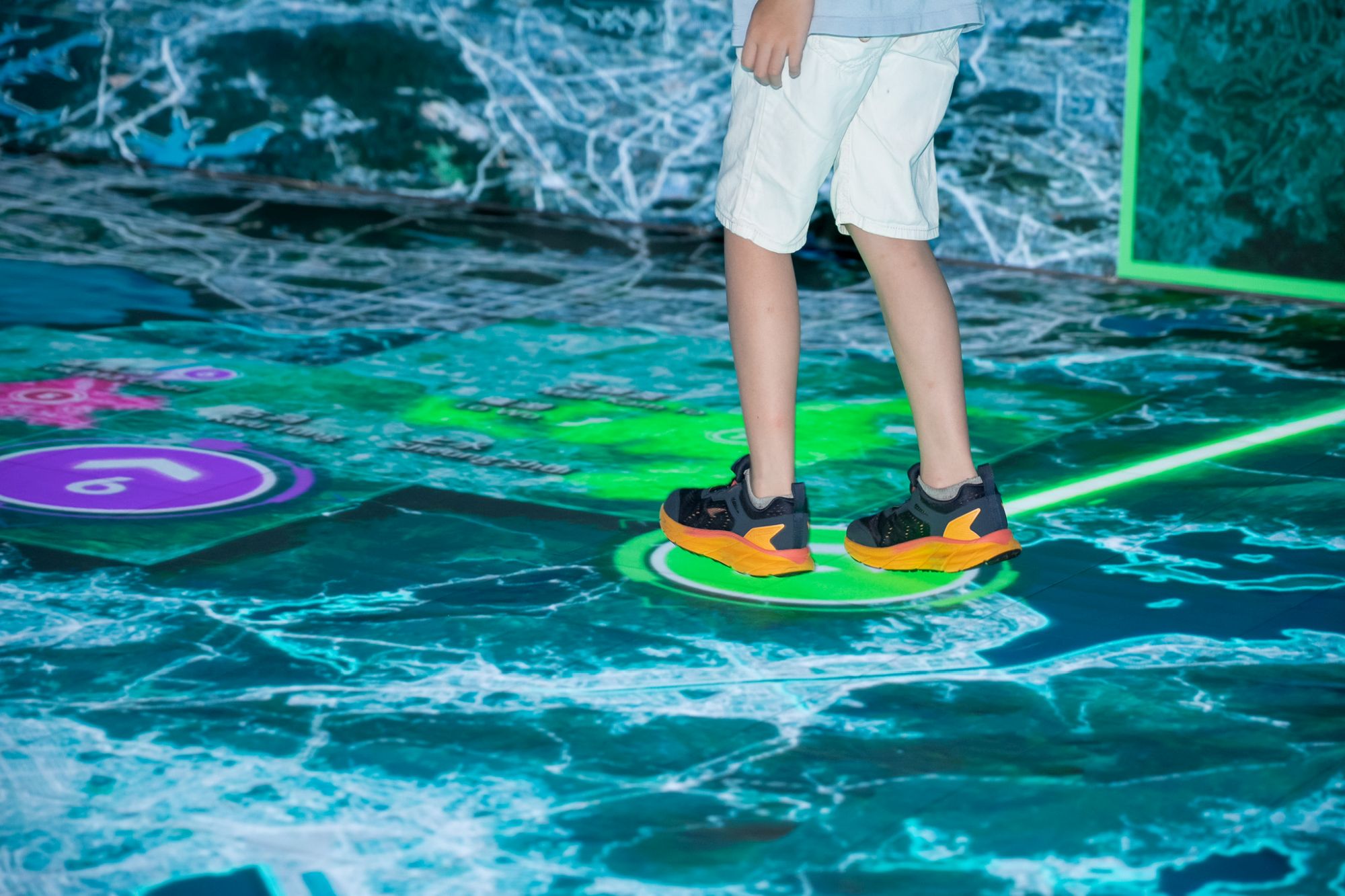 「亮點項目」— 具備動態追蹤功能的270度大型LED屏幕互動裝置