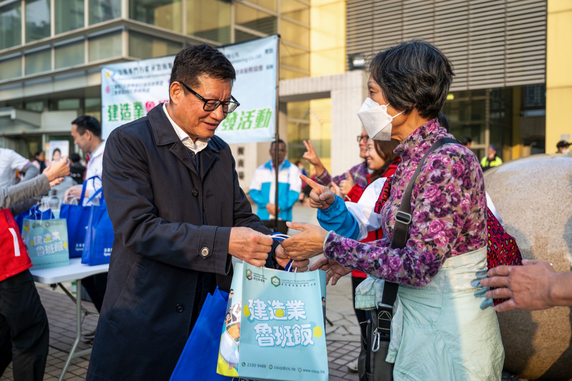 Carrying forward the spirit of Master Lo Pan, the Construction Industry Sports & Volunteering Programme ran the “Construction Industry Lo Pan Rice Campaign” to distribute meal boxes to the disadvantaged.