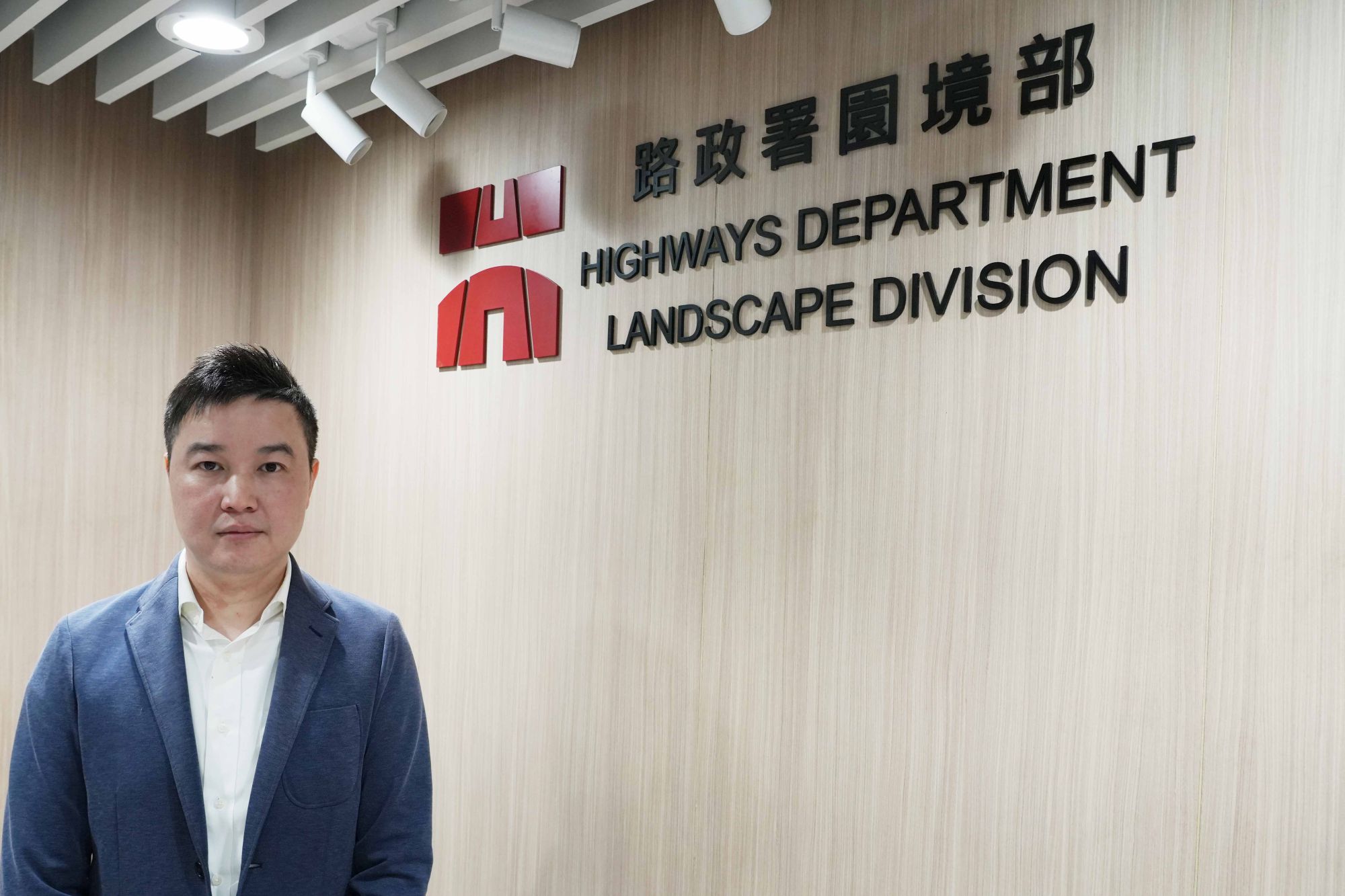 路政署高級園境師（市區）鄧立明介紹，路政署於去年第四季推出了一系列新措施，旨在優化審批橋樑及相關建築物外觀設計方案的流程，其中包括制定清晰易讀的檢查清單，便利申請者備齊相關文件，以更順利提交申請。