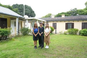 （左起）發展局助理秘書長（文物保育）吳的欣、綠匯學苑主管王麗賢及發展局建築師（文物保育）王淑雯介紹舊大埔警署 - 綠匯學苑活化項目。