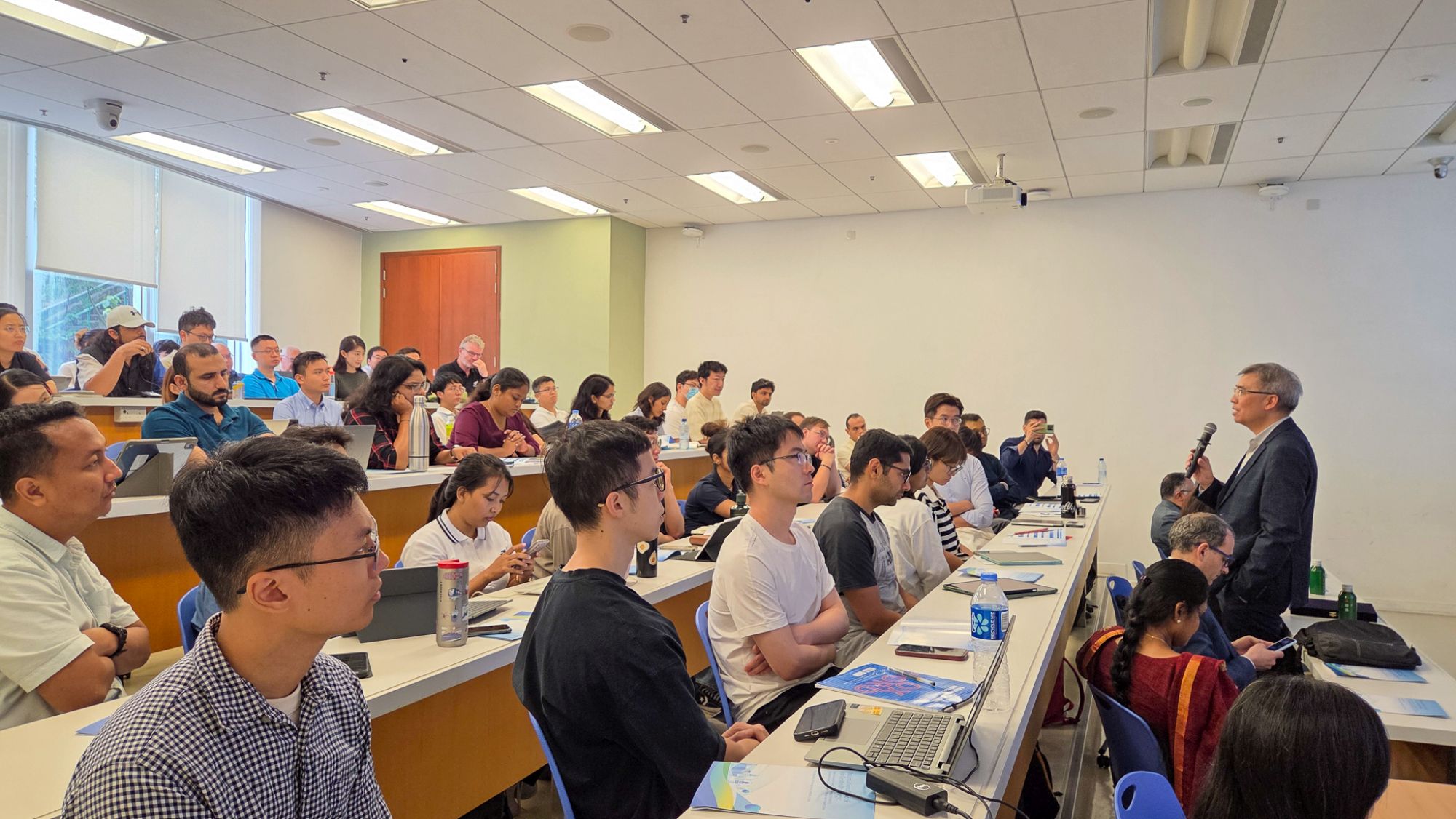 業界享負盛名的意大利薩萊諾大學「滑坡風險評估與減災國際學院課程」首次於香港舉辦。為期一周的國際課程吸引接近40位來自世界各地的年青博士、博士生及岩土工程專家參與。