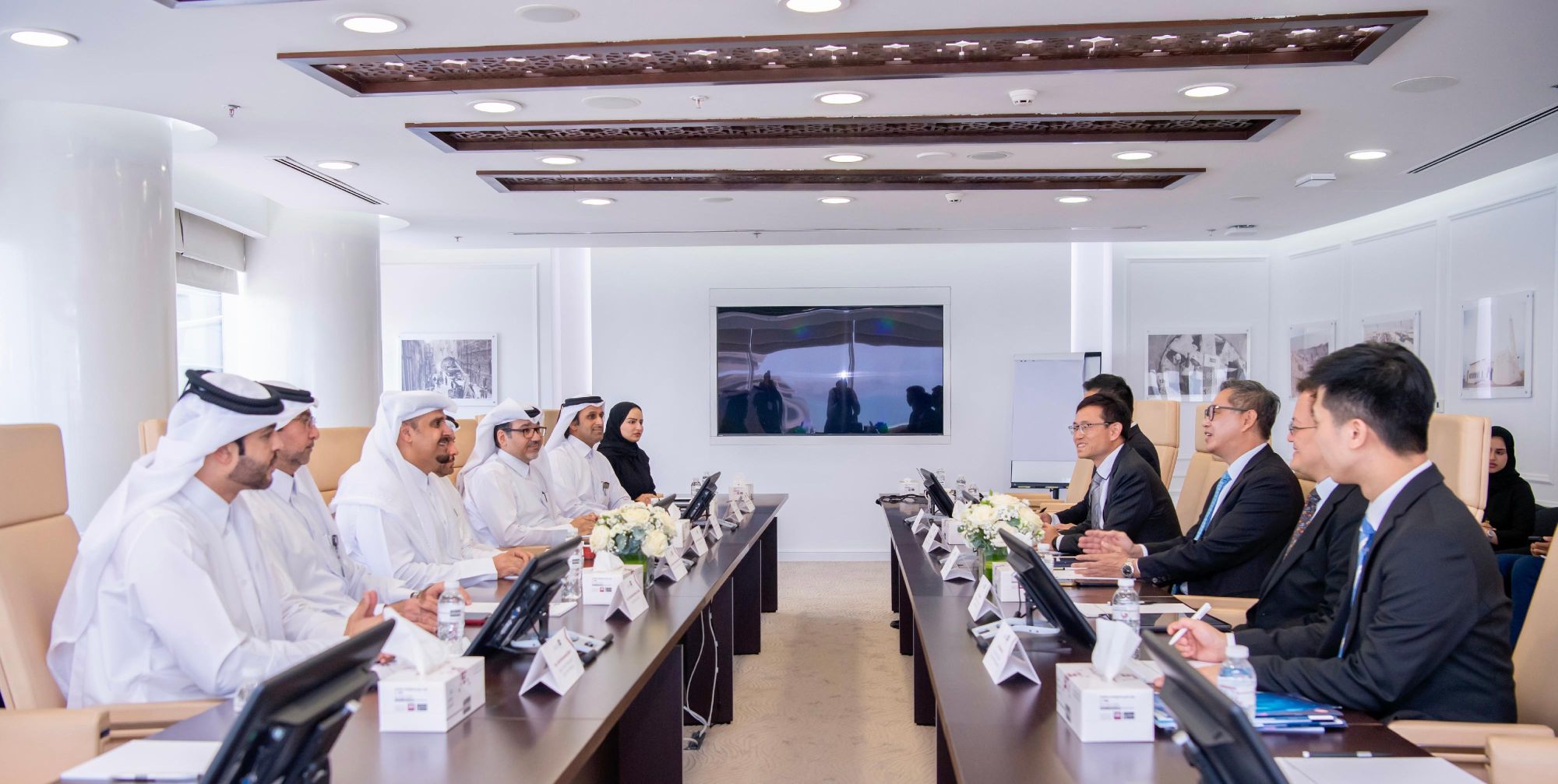 The Permanent Secretary for Development (Works), Mr LAU Chun-kit, Ricky (second right in left photo) and the Head of Project Strategy and Governance Office, Mr Joseph LO (first right in left photo) visited the United Arab Emirates, Qatar and Saudi Arabia in the Middle East from 15 to 19 June to introduce and promote the developments and strengths of Hong Kong’s infrastructure development.