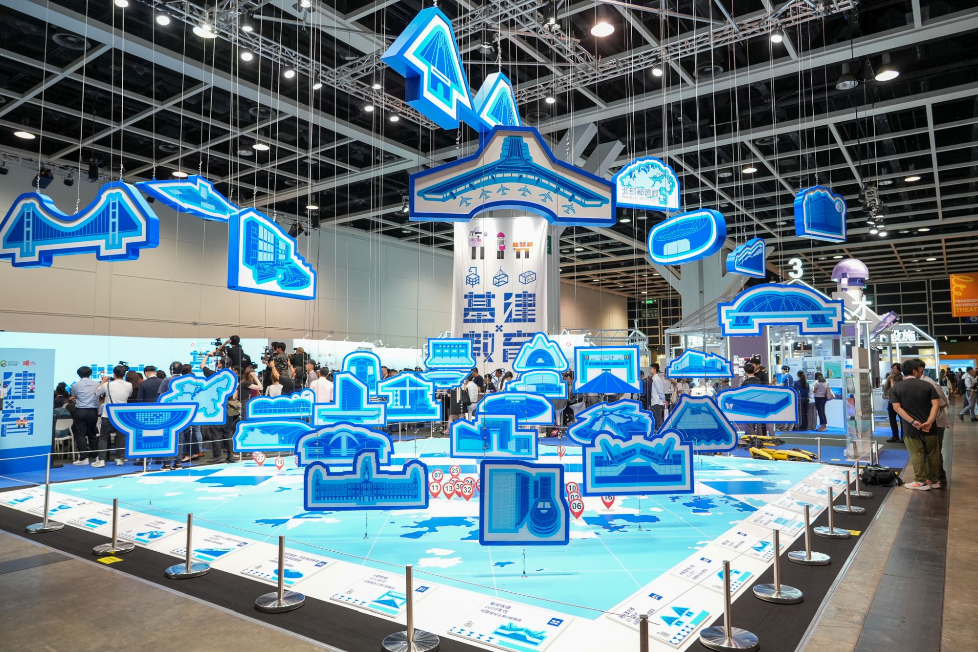 「基建 x 教育」展覽設首個立體基建地圖，向市民介紹香港基建的成就及創新。