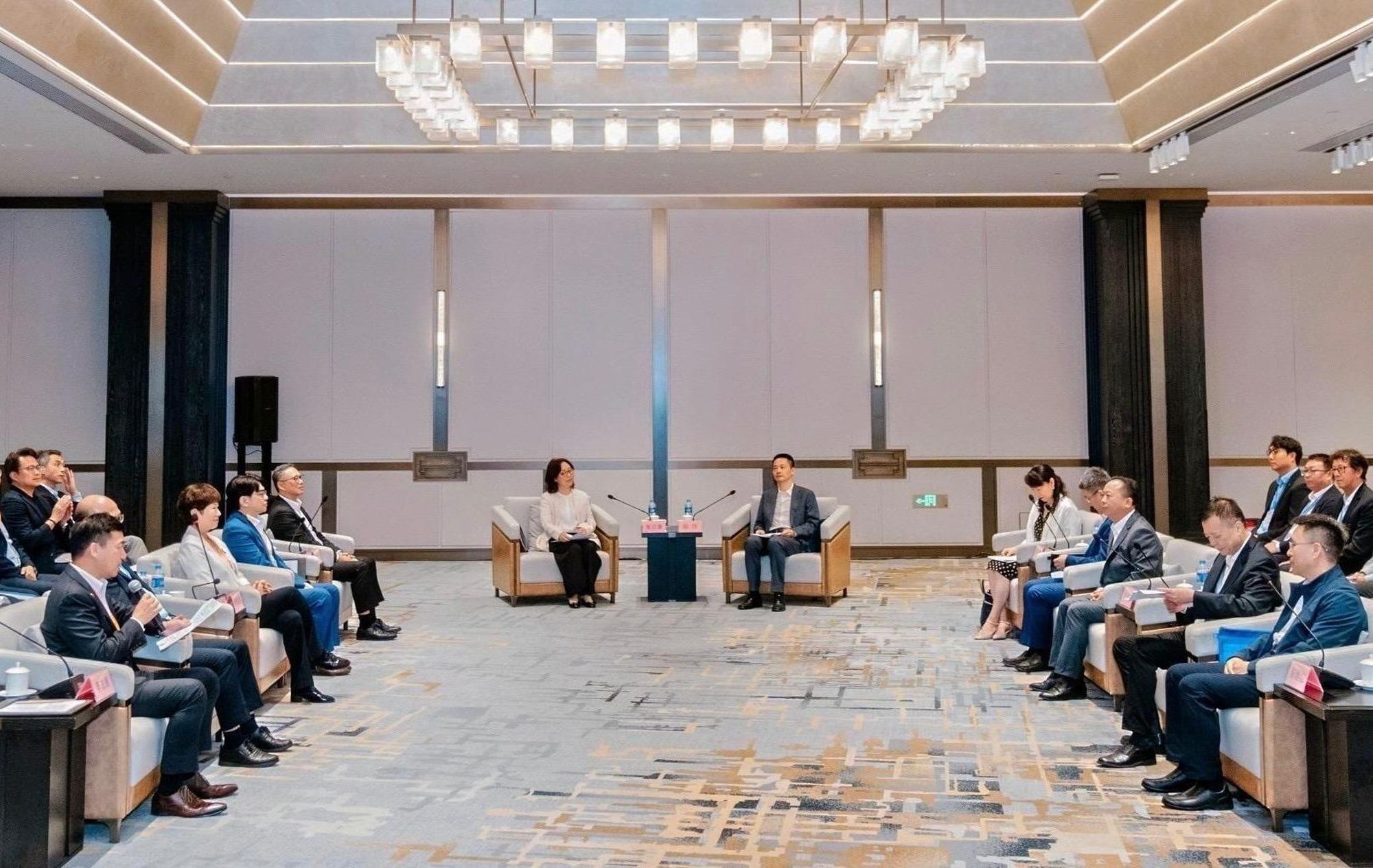 發展局局長甯漢豪七月二十五日率領「識水思源」國家水利建設暨文化科技參訪團出席座談會，向國務院港澳事務辦公室及水利部就是次參訪活動作出總結及分享。