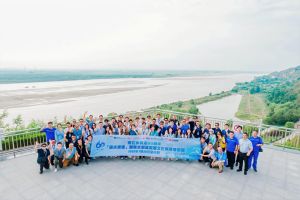 圖示參訪團的專業界別團員參觀位於鄭州市的「南水北調」中線「穿黃工程」。