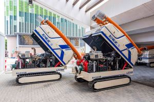 渠務署今年初引入強力排水機械人，包括「龍吸水」和「小禹」系列，加強處理水浸能力。圖示「龍吸水」。