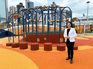 建築署高級建築師鄭曉盈介紹，全新落成並將於年底啟用的西營盤海濱公園打造兼具休閒玩樂與景觀功能的優質公共空間，為大家帶來臨海新體驗。