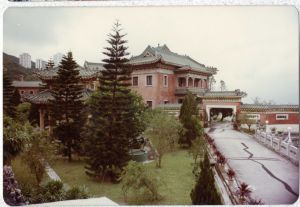 景賢里原名「禧廬」，於1937年由岑日初先生及岑李寶麟女士斥資興建。岑日初先生為廣東新會著名的殷商，以樂善好施聞名鄉里。（相片來源：第一任業主後人）