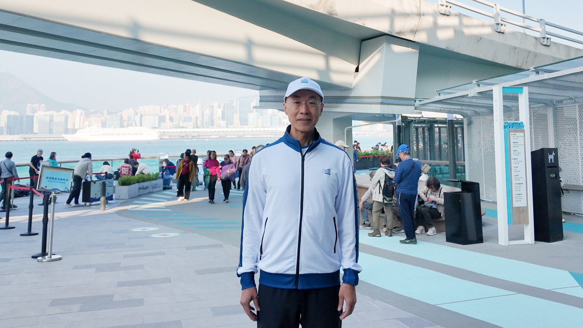 土木工程拓展署署長方學誠表示，東岸板道工程面對各種挑戰，團隊迎難而上，善用創新技術，並與不同持份者緊密協作，最終成功克服困難。