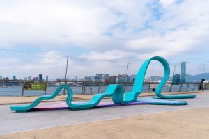 圖示「海濱漣連」戶外藝術裝置。