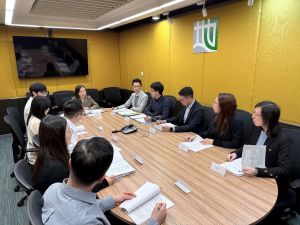 地政總署同事開會。