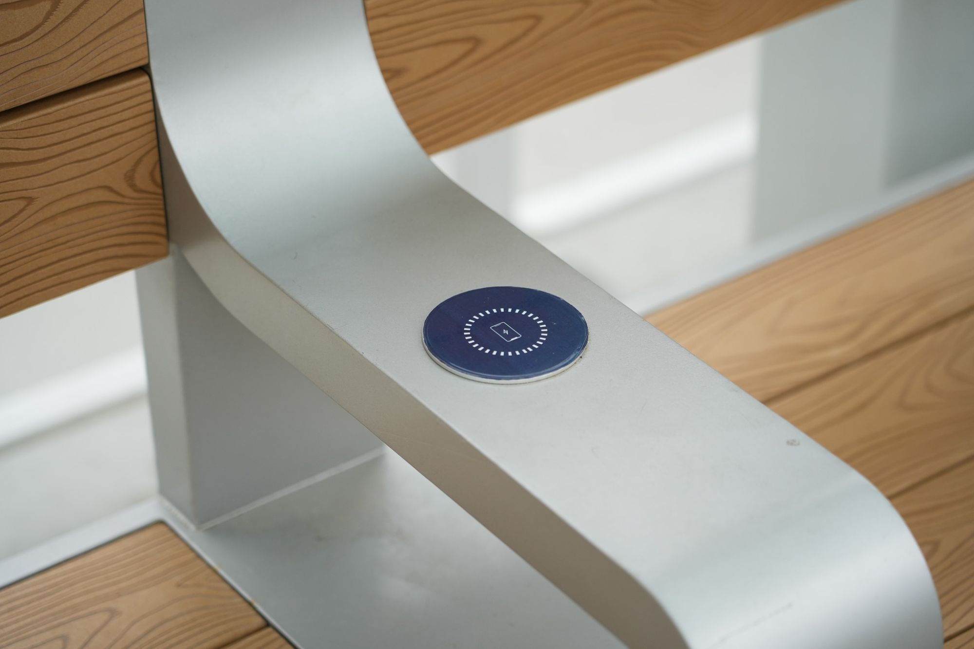 馬料水新渡輪碼頭設置Wi‑Fi、無線充電裝置及電子顯示屏。