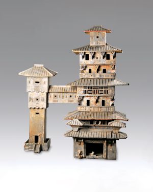 七層連閣式彩繪陶倉樓（焦作市博物館藏）