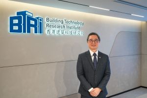 香港建築科技研究院行政總監黃國輝介紹，由政府全資擁有的香港建築科技研究院於2024年8月成立，帶領建造業界加強創新應用。