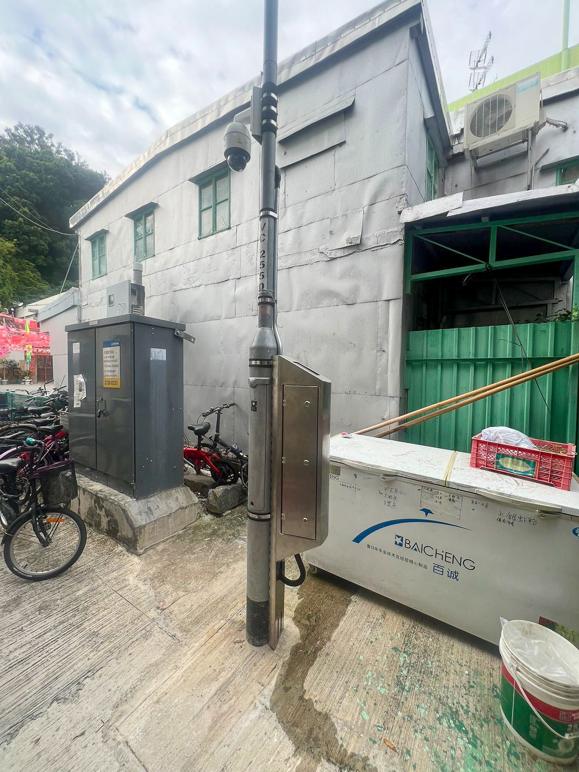 為便利市民及遊客計劃行程，土木工程拓展署設計了「大澳旅遊熱點人流資訊」系統，涵蓋大澳人流較集中的地方，利用嶄新視頻分析及Wi-Fi和藍牙感應器偵測技術，以一站式網站提供實時人流資訊、串流影像、天氣和公共交通服務資訊。