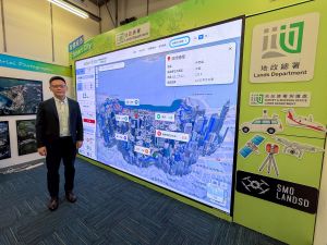 地政總署測繪處高級土地測量師林俊滔表示，「步行香港」結合了測繪處近年推出的可視化三維數碼地圖 （3D Digital Map），及空間數據共享平台中超過240套空間數據，涵蓋生活、醫療及社會福利、教育、娛樂、交通及旅遊等社區設施。