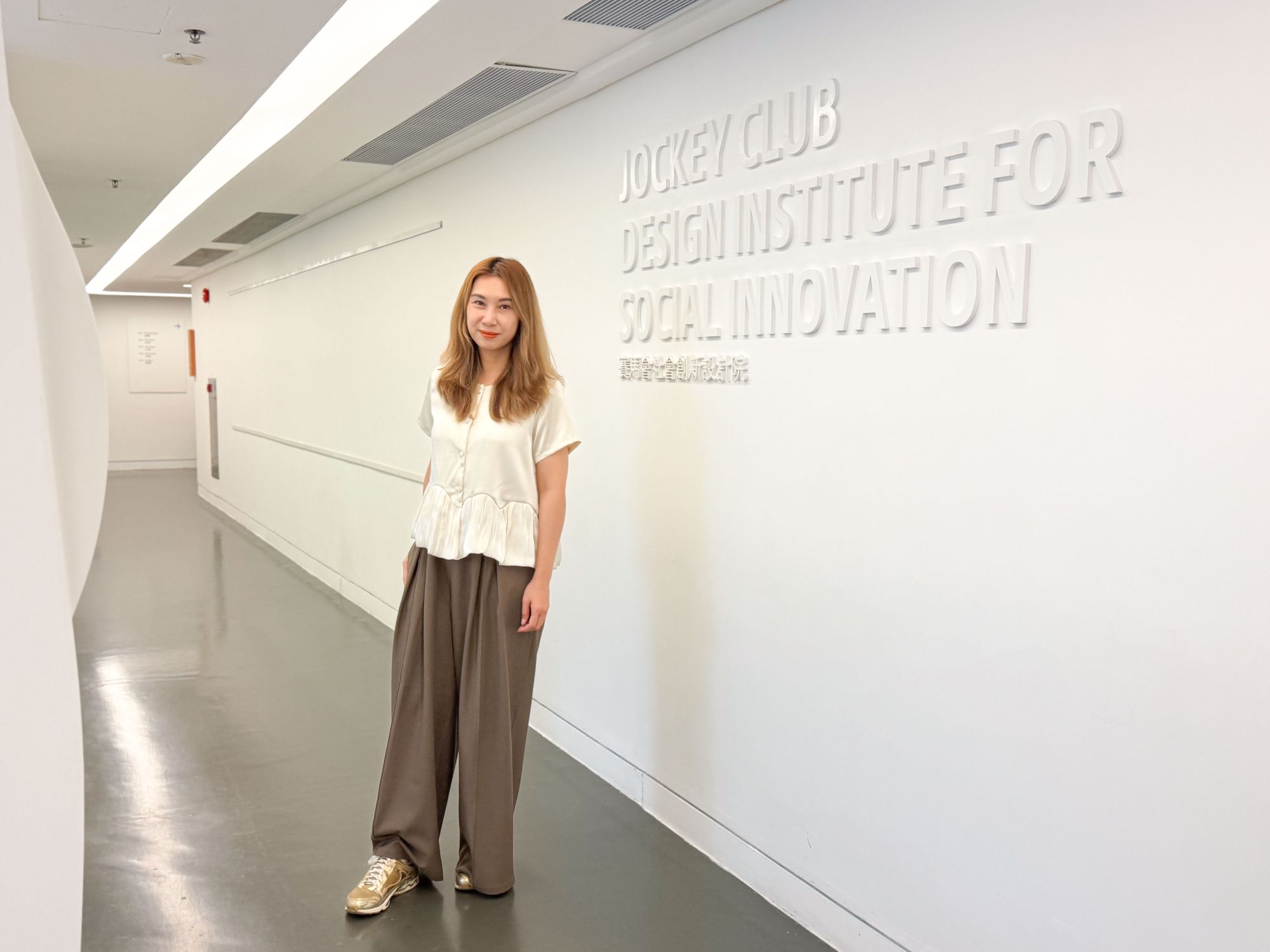 香港理工大學賽馬會社會創新設計院暫任總監林美華認為，有需要人士如輪椅人士出行時，最需要的不一定是路程最近的路線，而是最舒適、可通達的路線，而「步行香港」網頁版應用程式正正能滿足需要。