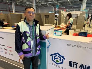 發展局首席助理秘書長（工務）吳鴻輝早前亦到上海世賽現場為選手打氣。