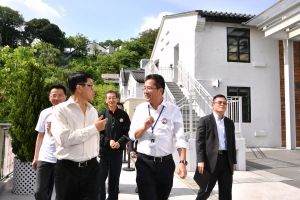 The SDEV, Mr Michael WONG, visited the Jao Tsung-I Academy and was briefed by its Chief Executive Officer, Mr LAI Yip-wing, Mike (front left), on the conservation, revitalisation and operation of the Grade 3 historic building.